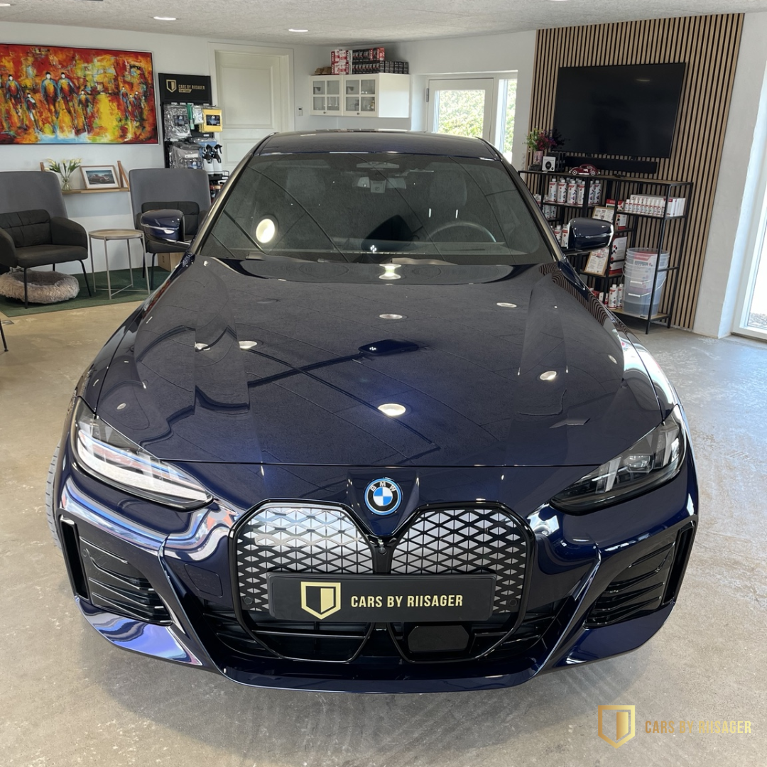 bmw-i4-premiumbehandling-carsbyriisager BMW i4 xDrive40 M Sport klar til aflevering efter Premiumbehandling hos Cars by Riisager CarCare.