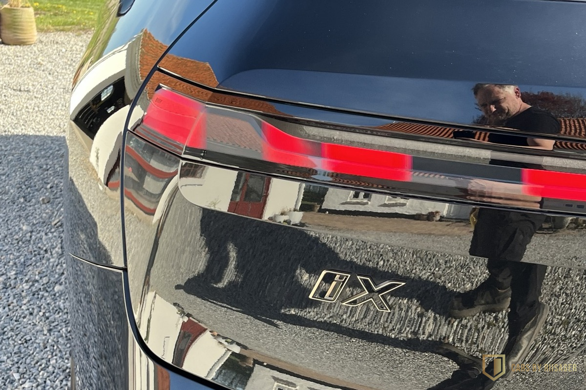 Refleksioner i lak efter keramisk coating på BMW iX