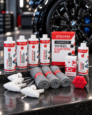 Gtechniq Deluxe Fælgcoating Sæt med W5, W6, W7, C5 Wheel Armour, Panel Wipe, T1 dækgel og tilbehør til keramisk fælgcoating.