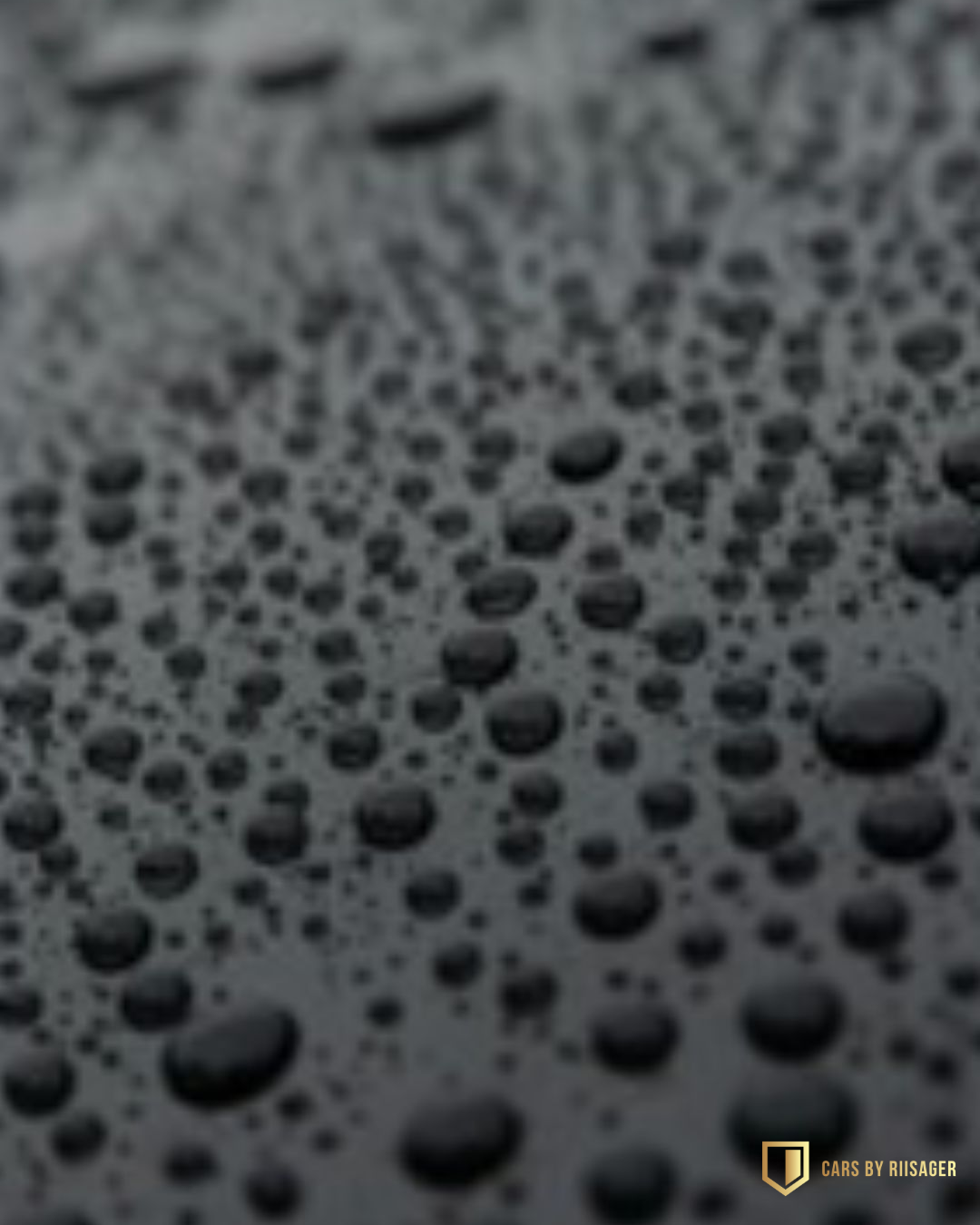 hydrofobisk-effekt-keramisk-coating Keramisk coating med vandafvisende effekt på bilens lak behandlet med Gtechniq
