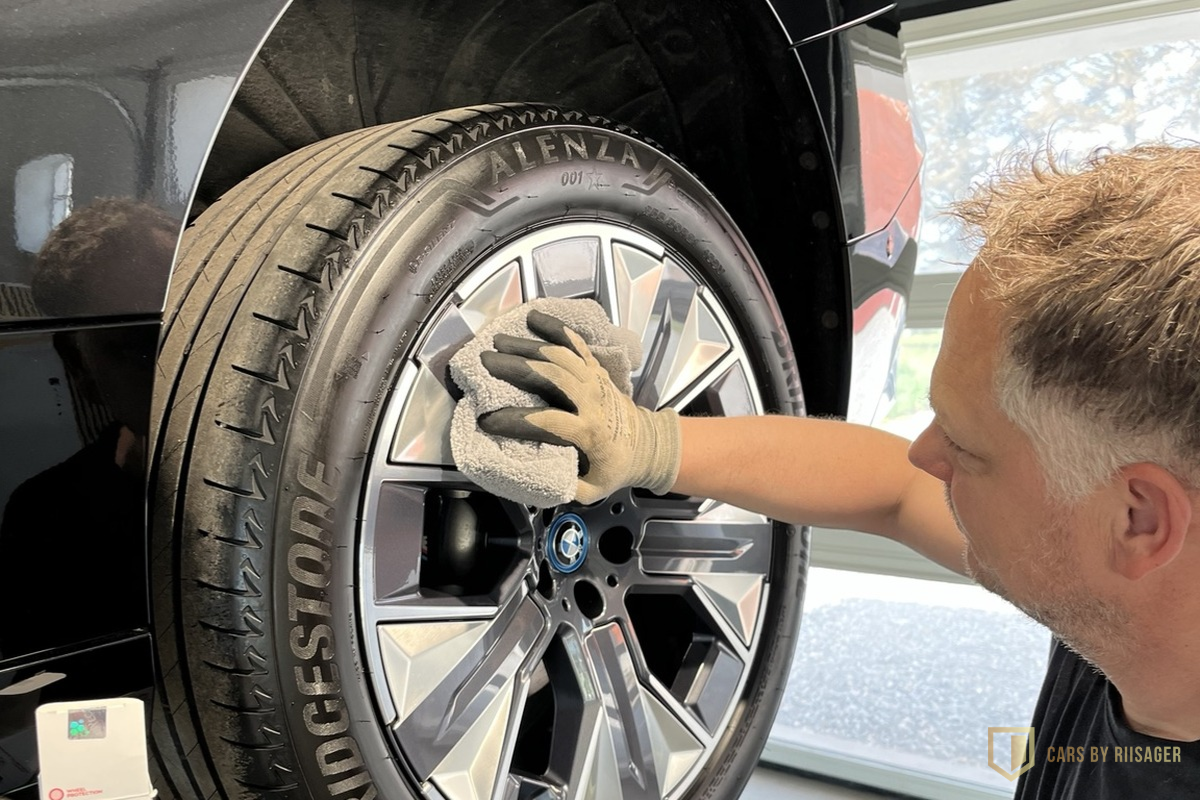 Forberedelse og detaljearbejde før keramisk coating hos Cars by Riisager
