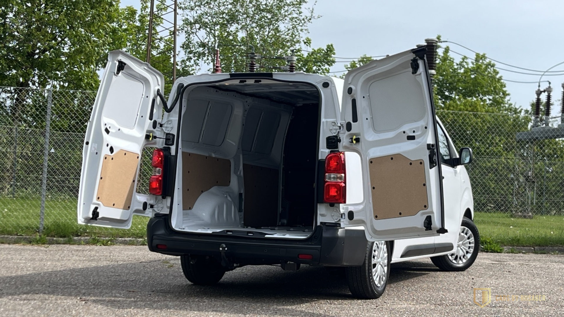 Toyota Proace Electric med åbent varerum – praktisk elektrisk varebil til håndværker og erhverv